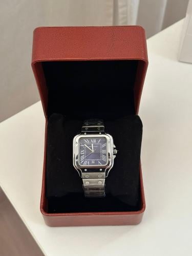 ساعة لون فضي- ميناء ازرق