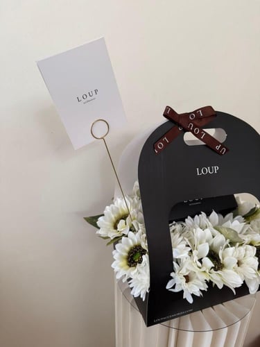 بوكس الورد من لوب - مع قلم من اختيارك