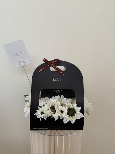 بوكس الورد من لوب - مع خاتم من اختيارك