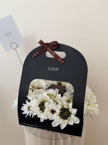 بوكس الورد من لوب - مع خاتم من اختيارك