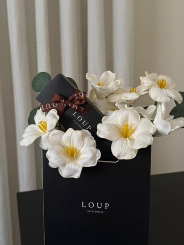 كيس الورد - مع منتج مجاني من اختيارك