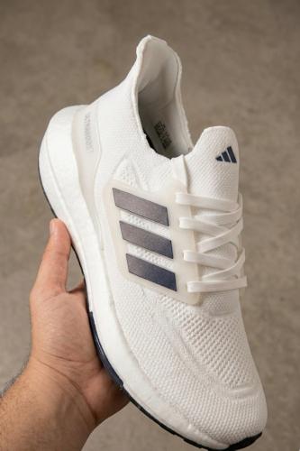 اديداس الترا بوست خطوط كحلي