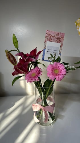 ورد ليليوم+ورد جربيرا+فازه+كرت