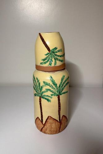 جره مع كوب نخل رسم يدوي