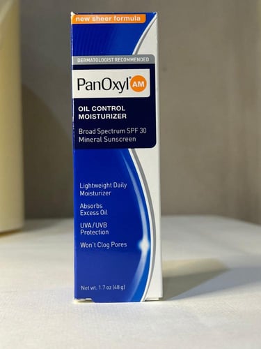 بان أوكسيل كريم مرطب للتحكم بالزيوت مع واقي شمس -...