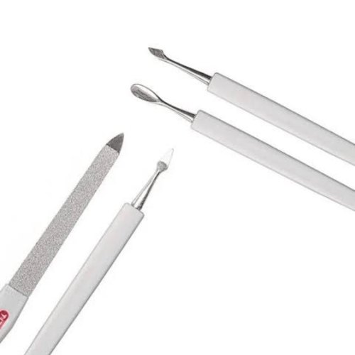 مجموعة العناية بالاظافر من تيتانيا 4 قطع