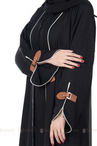 عباية كتف مزينه بجلد - لتين