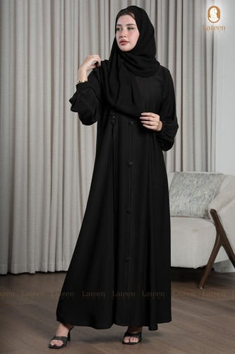 عباية سادة سوداء بكسرات ومزينة بازرار- لتين