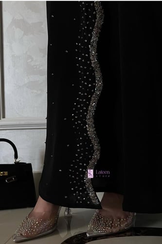 عباية مناسبات كريب ملكي شك يدوي على الاكمام ومن ال...