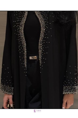 عباية مناسبات كريب ملكي شك يدوي على الصدر والاكمام...