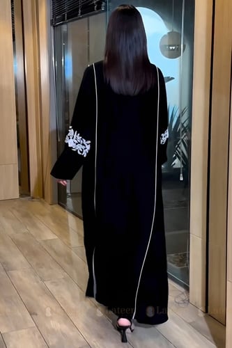 عباية بليزر شك يدوي ع الكم مخطط ابيض - لتين