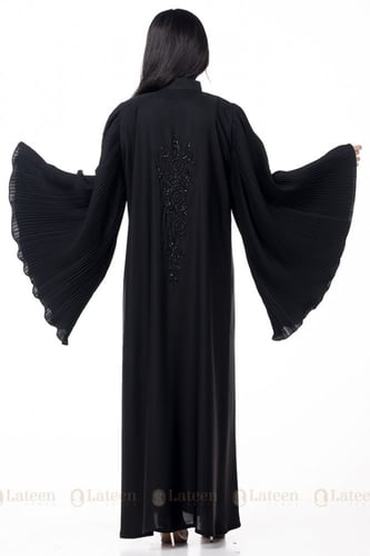 عباية كم كسرات مطرزة من الامام والخلف- لتين