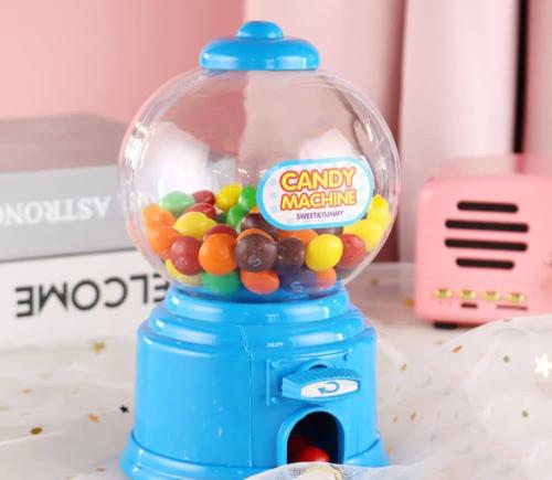 علكه فقاعيه شكل لعبة