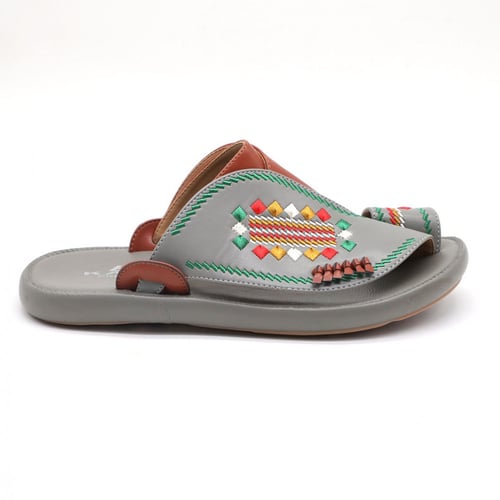 حذاء شرقي رجالي مع اصبع جلد مطرز يدوي تطريز ملون