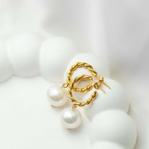 اخراص (حلق ) من اللولو الطبيعي