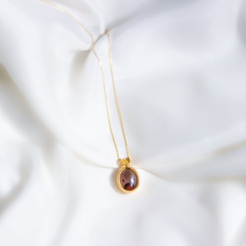 سلسلة من حجر العقيق المصور