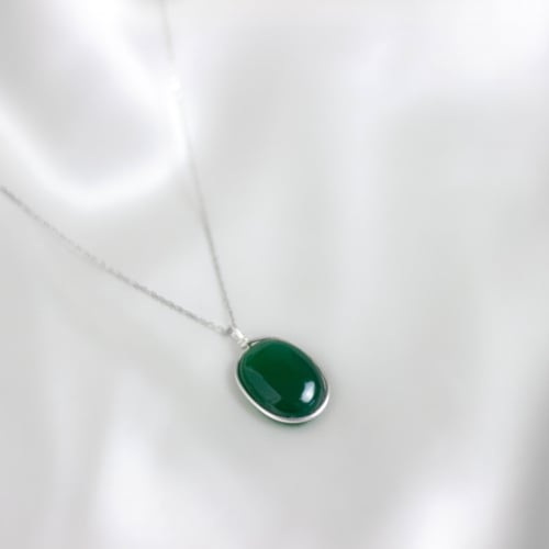 سلسلة من حجر العقيق