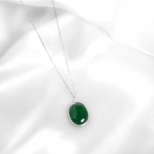 سلسلة من حجر العقيق