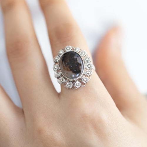 خاتم الوردة كلاسيكي من حجر العقيق المصور