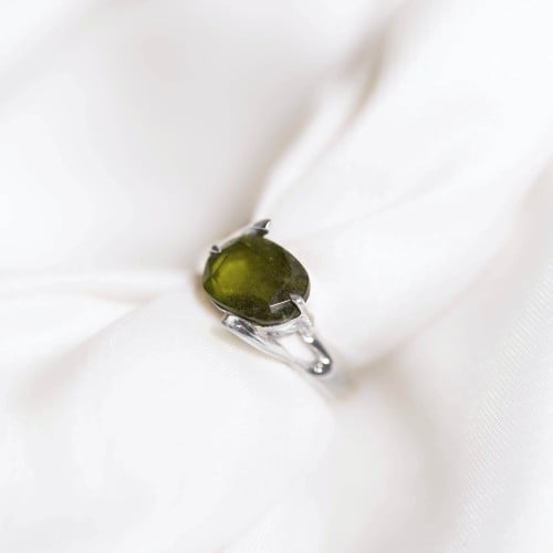 خاتم من حجر الزبرجد الكريم