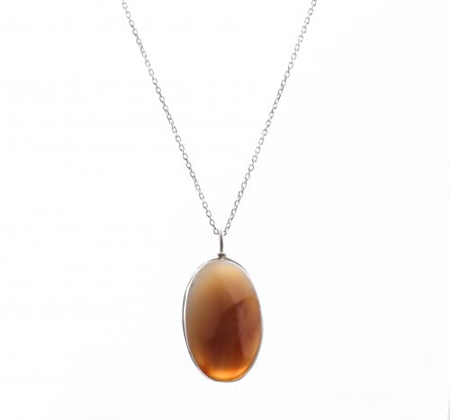 سلسلة من حجر العقيق