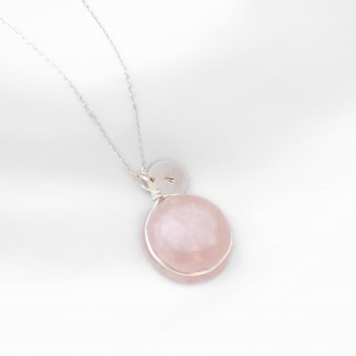 سلسلة من حجر الروز كوارتز