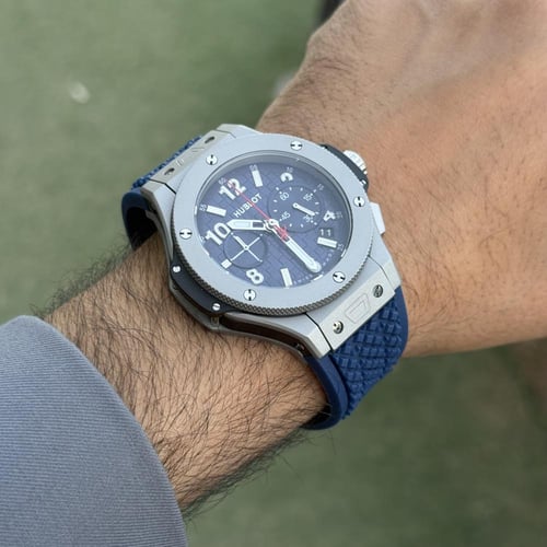 ساعة big bang الزرقاء