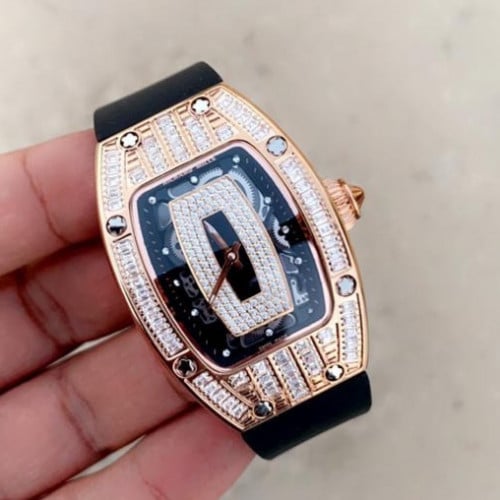 ريتشارد ميل نسائيه روز قولد