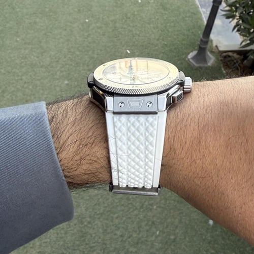 ساعة big bang حجم كبير