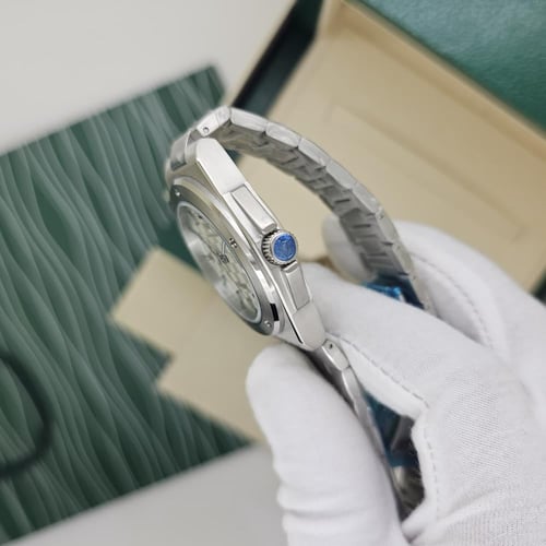 ساعة اي دبليو سي انجينيور البيضاء