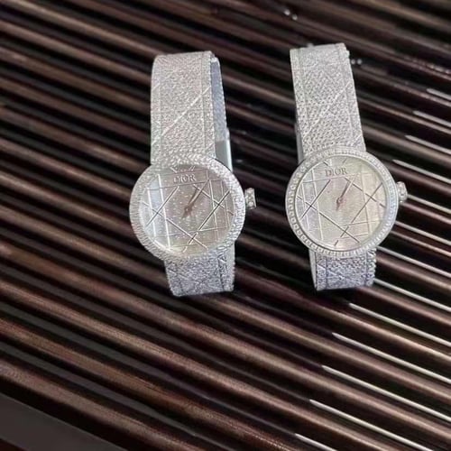 ساعة ديور نسائيه الجديده