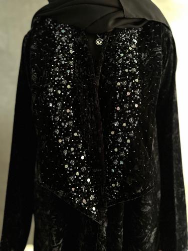 Black velvet abaya with embroidery on the collar