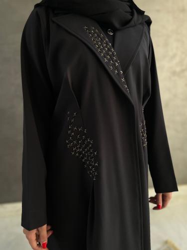Black crepe abaya with embroidery and front zipper
