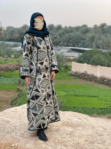 Beige Sadu abaya with patterns, linen hijab
