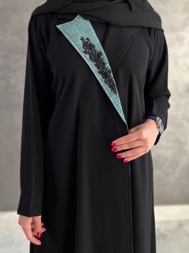 عباية كريب اسود بشك يدوي فالياقه