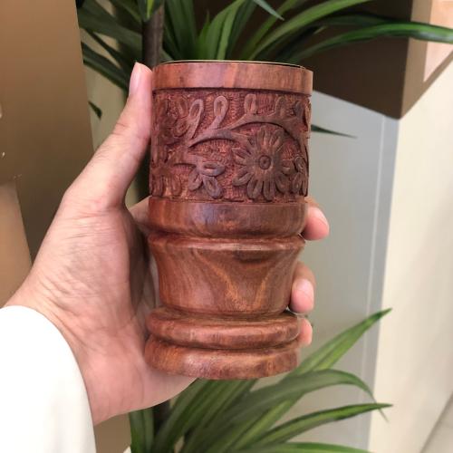 مبخرة خشبية هندية مزخرفة.