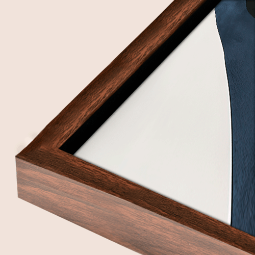 لوحة تجريدية بتكوين ثنائي، تجمع بين الأزرق الداكن...