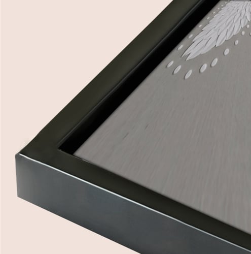 لوحة فنية بارزة تتميز بتصميم متناظر يجمع بين أشكال...