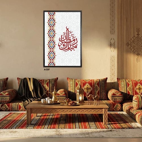 لوحة «رمضان مبارك» بالخط العربي أحمر وخلفية بيضاء