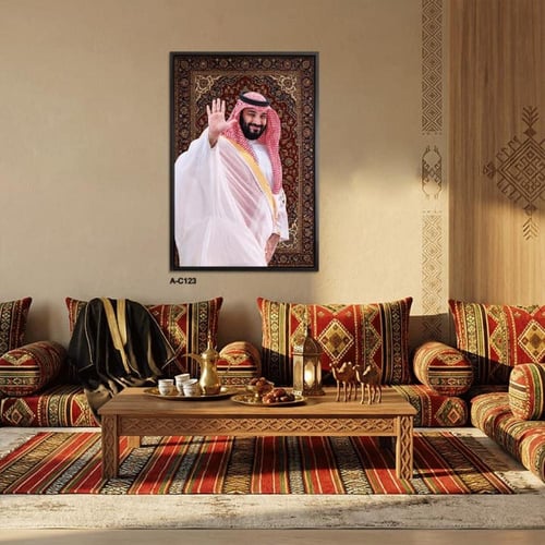 لوحة جدارية ملكية للأمير محمد بن سلمان بخلفية نقوش...