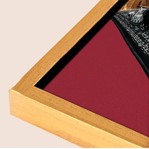 اللوحة امرأة ترتدي الزي التقليدي النجدى