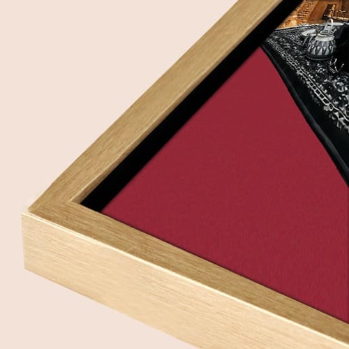 اللوحة امرأة ترتدي الزي التقليدي النجدى