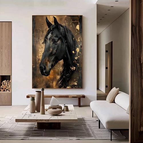 لوحة جدارية الخيل الأسود: فخامة الحصان الأصيل بلمسات تجريدية ذهبية معتقة