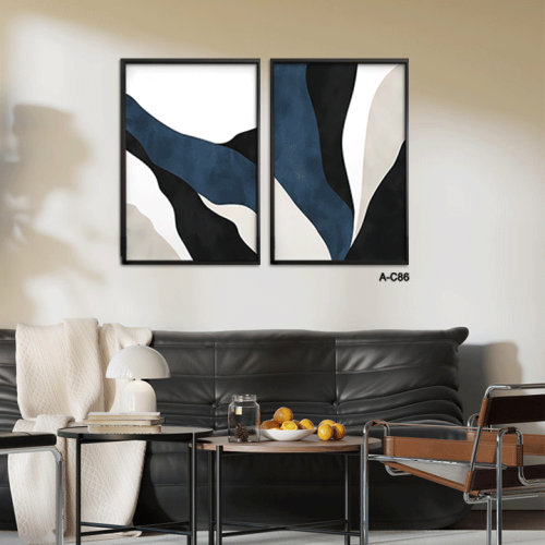 لوحة تجريدية بتكوين ثنائي، تجمع بين الأزرق الداكن...