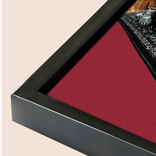 اللوحة امرأة ترتدي الزي التقليدي النجدى