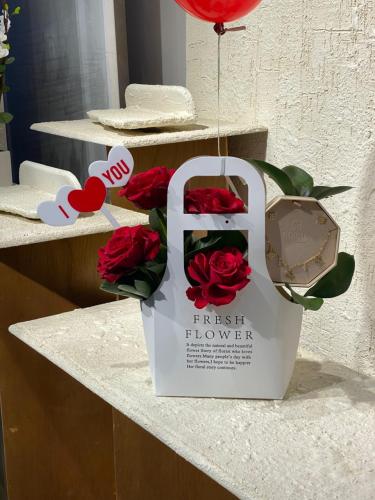 Valentine's Day box with a necklace