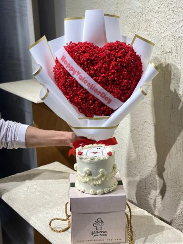 Heart bouquet with mini cake