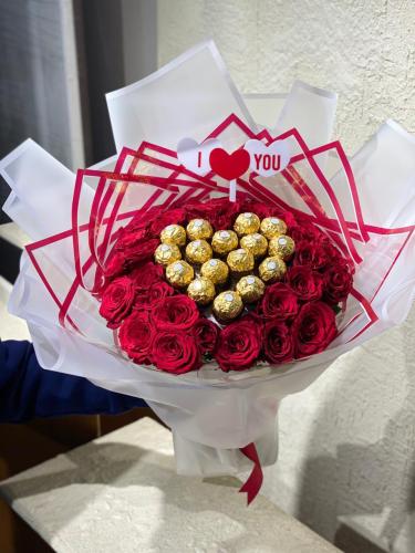 Heart bouquet with chocolate with small teddy bear