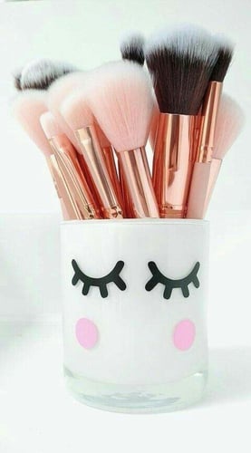 مكياج عيون بريميوم