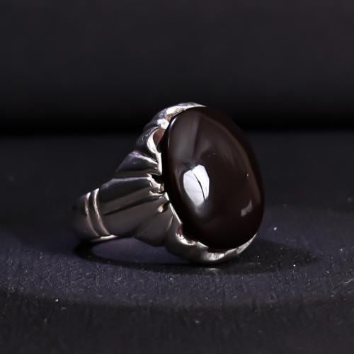 خاتم فضة رجالي عيار 990 متوج بحجر عقيق يماني كبدي...